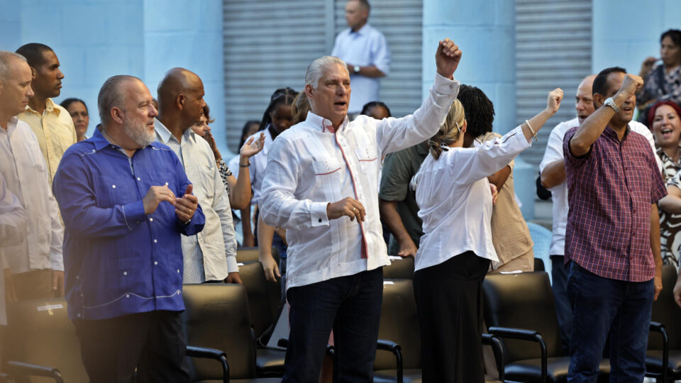 Cuba entrega Medalha da Amizade a dirigentes do MST