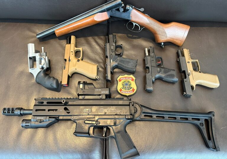 PF apreende armas ligadas a Mário Frias em operação do caso Dark Horse