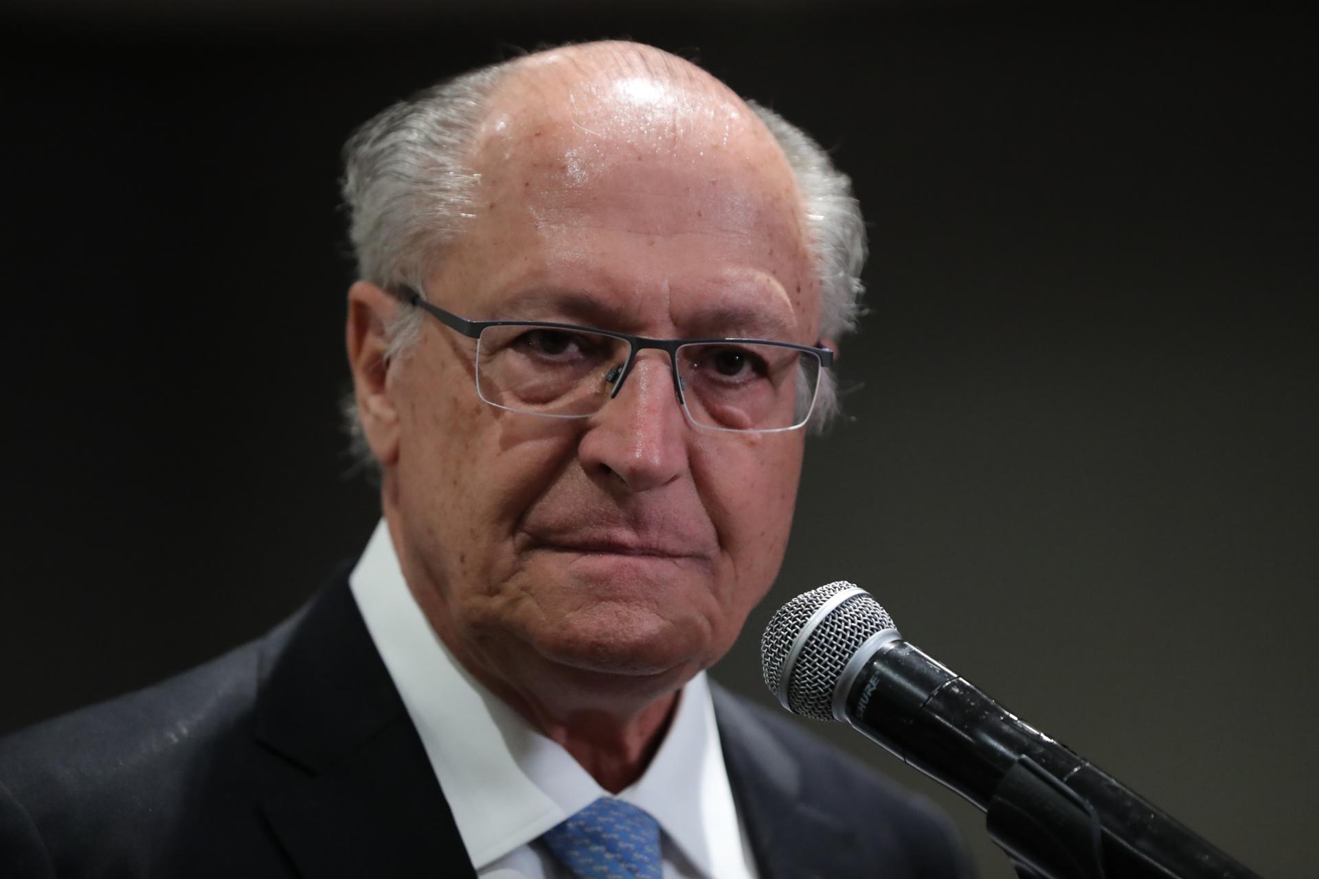 Mendonça atende Flávio e inclui Alckmin em ação contra Durigan e Lula