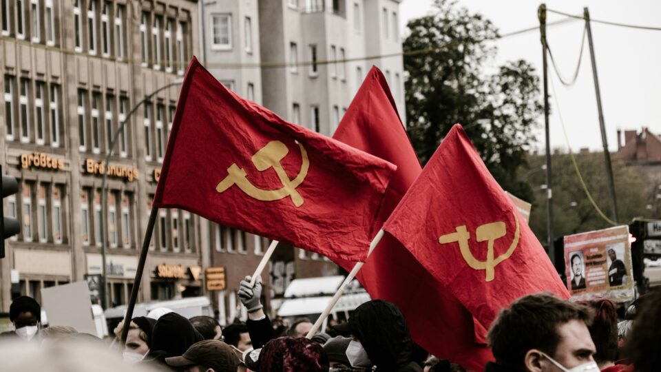 Ideologia política: a religião que ninguém chama de religião