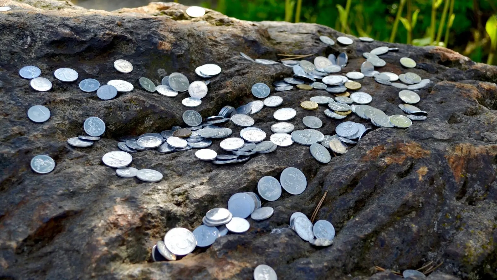 Moedas romanas foram encontradas por arqueólogos.