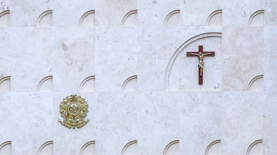 A Constituição e o direito de falar em Deus nos espaços públicos