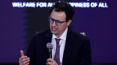 Dario Amodei, chefe da gigante de AI Anthropic pede desaceleração no desenvolviumento da tecnologia.