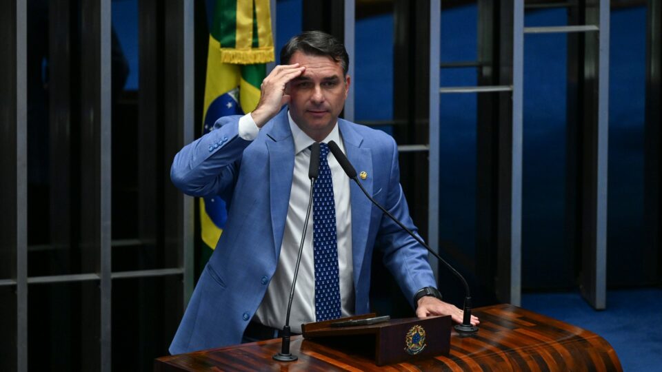 Flávio reage a fake news sobre Nossa Senhora: “Mentira da esquerda sem pé nem cabeça”