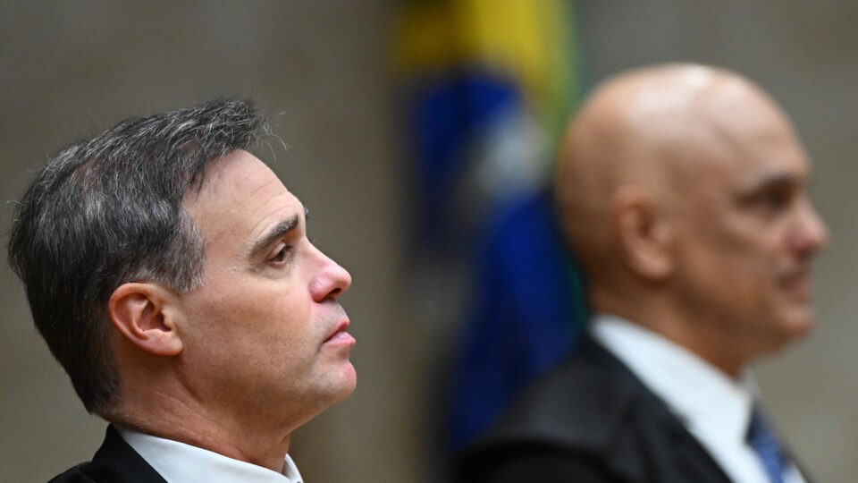 Mendonça alerta que abertura do celular de Vorcaro coloca em risco sessão do STF e investigações