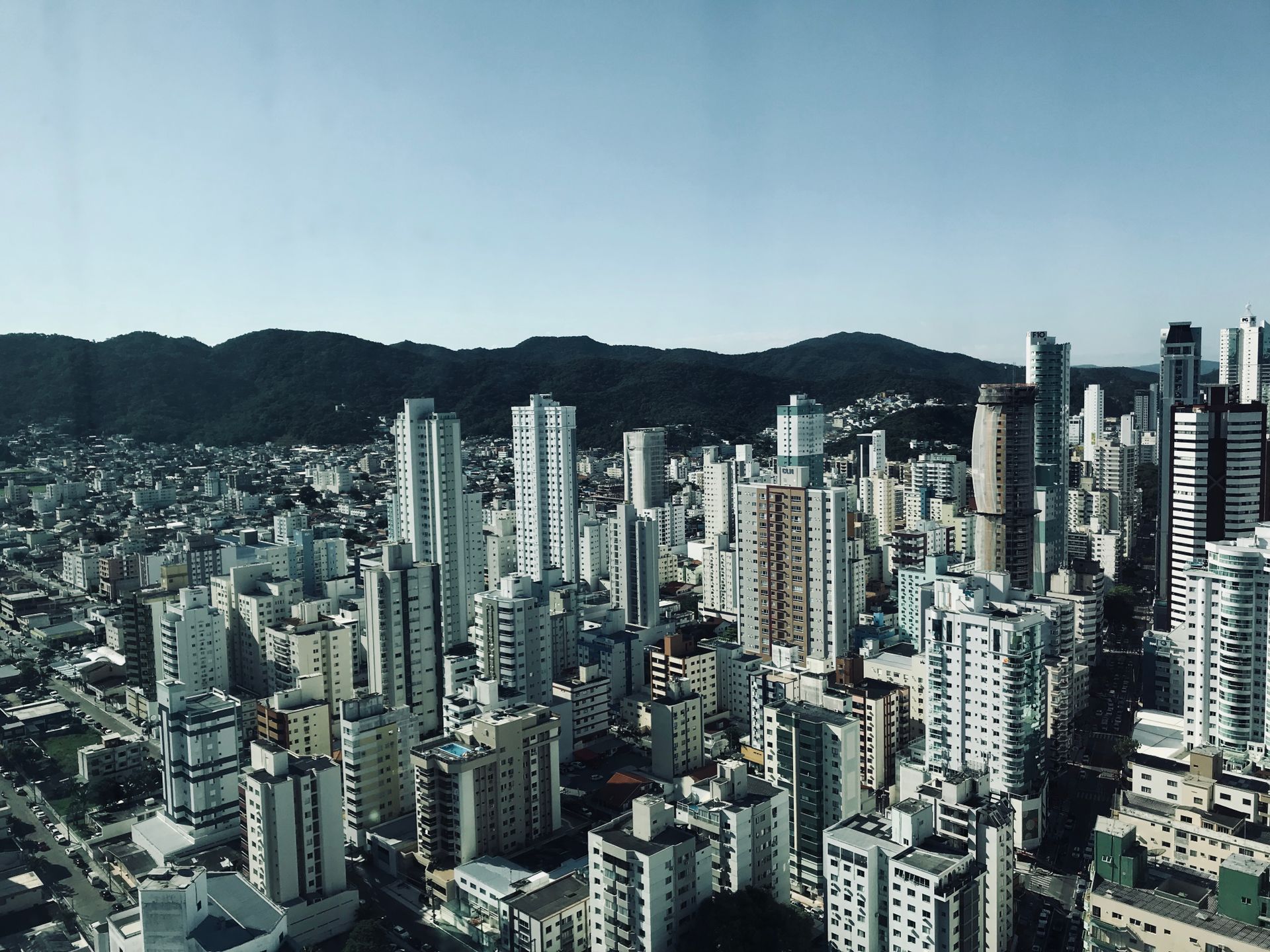 Corretores viram marca pessoal no disputado mercado imobiliário de Santa Catarina 