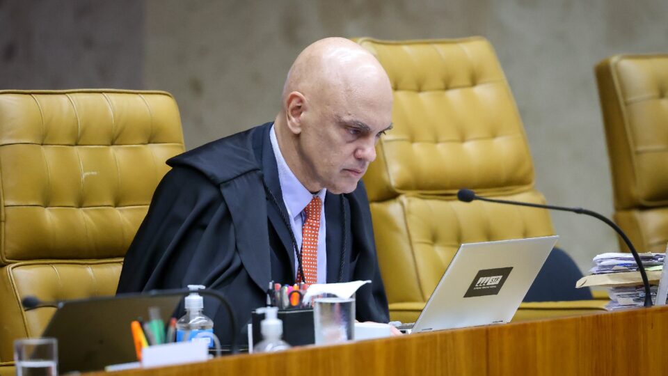 Histórico de abusos de Moraes justifica afastamento do STF em eventual abertura de inquérito