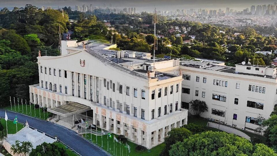 Salário de governador varia até R$ 24 mil entre estados em 2026
