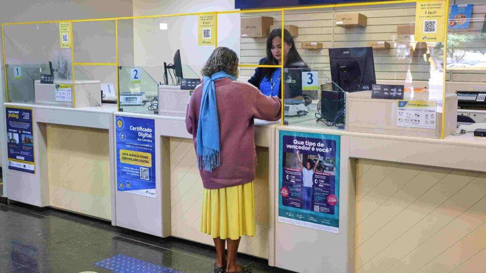 Por causa da greve de carteiros, Correios atrasam até a entrega de santinhos de candidatos