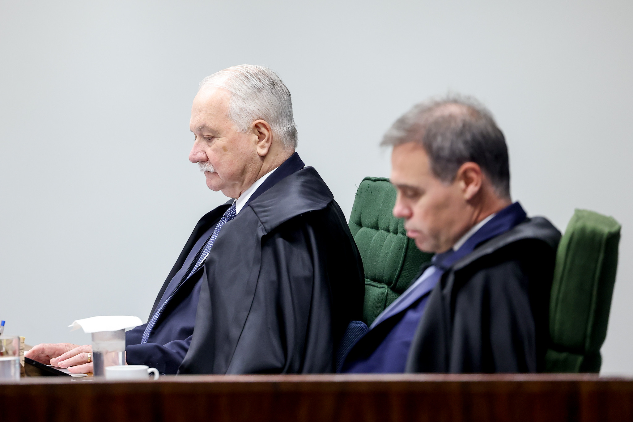 Presidente do Supremo já determinou remessa de duas petições relacionadas aos inquéritos.