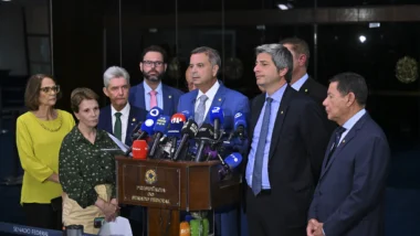 Oposição critica “covardia” e propõe regra para reduzir poder de Alcolumbre sobre impeachment