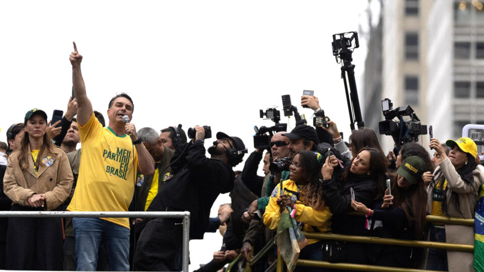 Flávio Bolsonaro aciona STF por investigação contra filho de Sarney após relato de Karina Gama