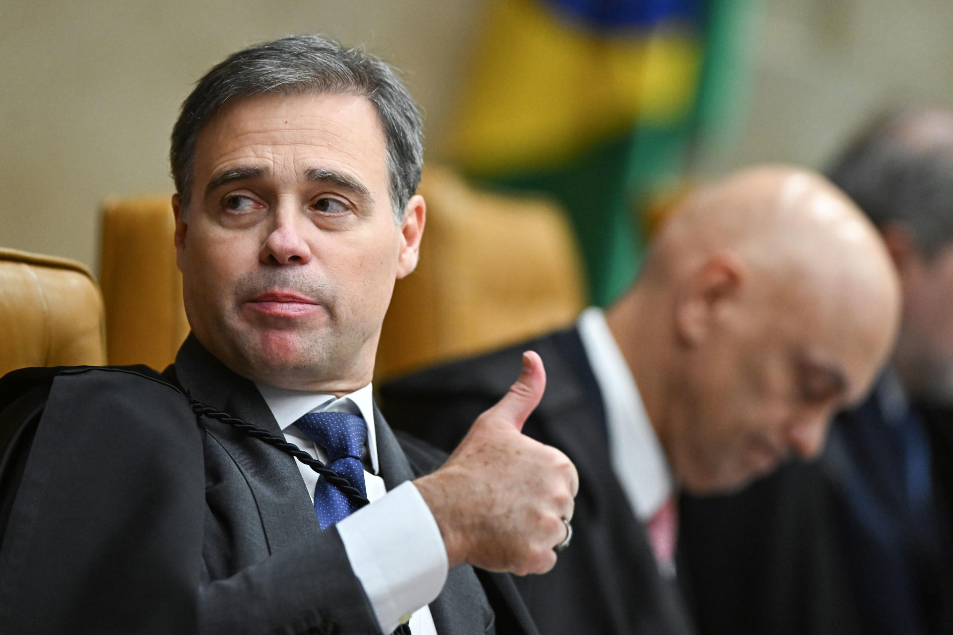 Mendonça envia esclarecimentos a Fachin sobre pedidos à PF para identificar rede de influência de Vorcaro