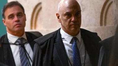 Moraes aponta possível interferência estrangeira nas eleições de 2026 a partir de relatório da PF.