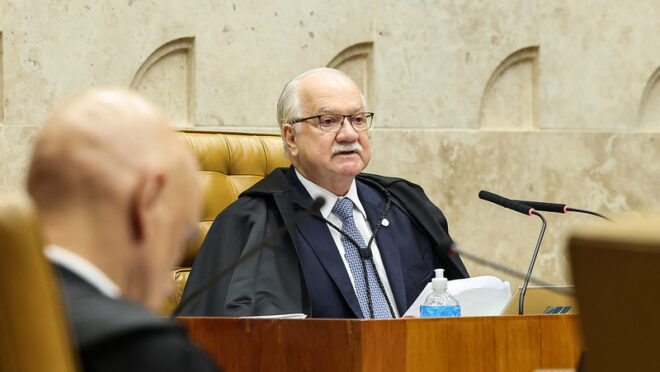 Fachin e Dino divergem em julgamento de Moraes no STF