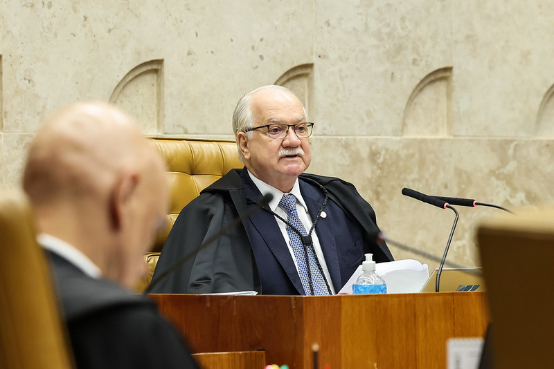 Fachin e Dino batem boca em julgamento de Moraes no STF
