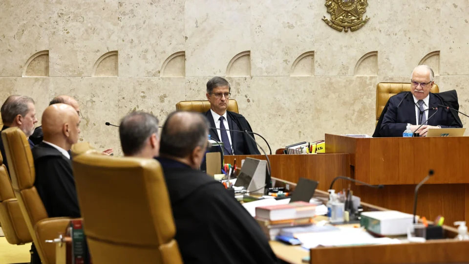 Dino se voltou contra captura de relatorias por Fachin e direcionou pedido a Gilmar Mendes.