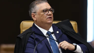 Ministro confrontou presidente e defendeu que caso sobre Moraes e Vorcaro deveria seguir com Mendonça.