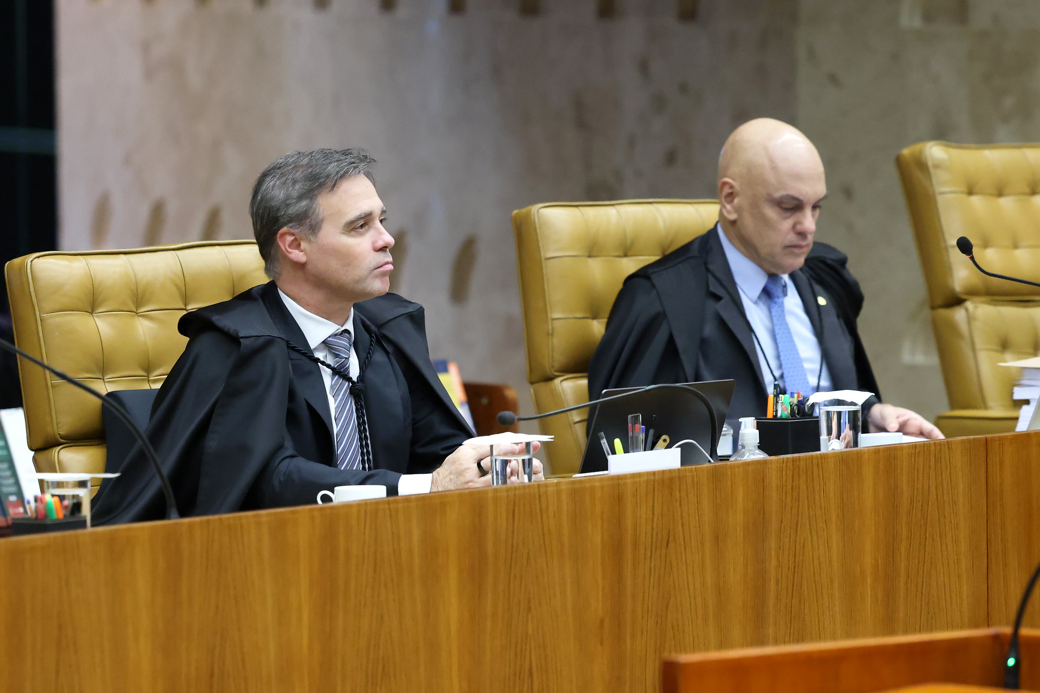 Crise no STF já entra no radar do mercado e ameaça investimentos, câmbio e juros