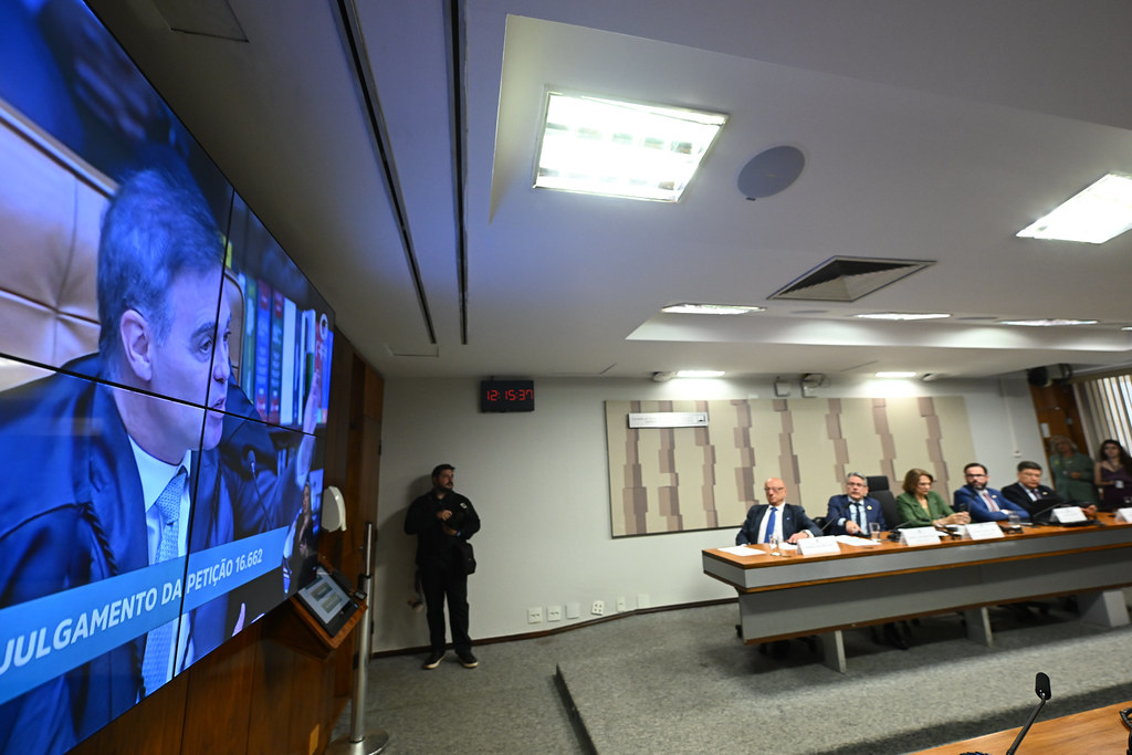 Senadores defendem reforma do Judiciário após pedido de vista em julgamento de Moraes no STF