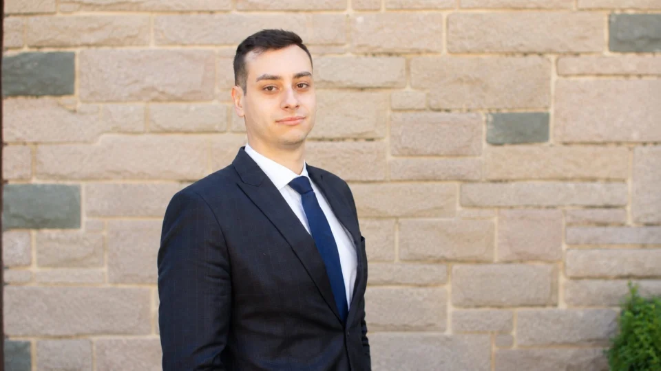 Leonardo de Souza Kasprzak, sócio do SKO Advogados, destaca a importância de uma análise jurídica e financeira antes de levar mudanças nas relações de trabalho à mesa de negociação.