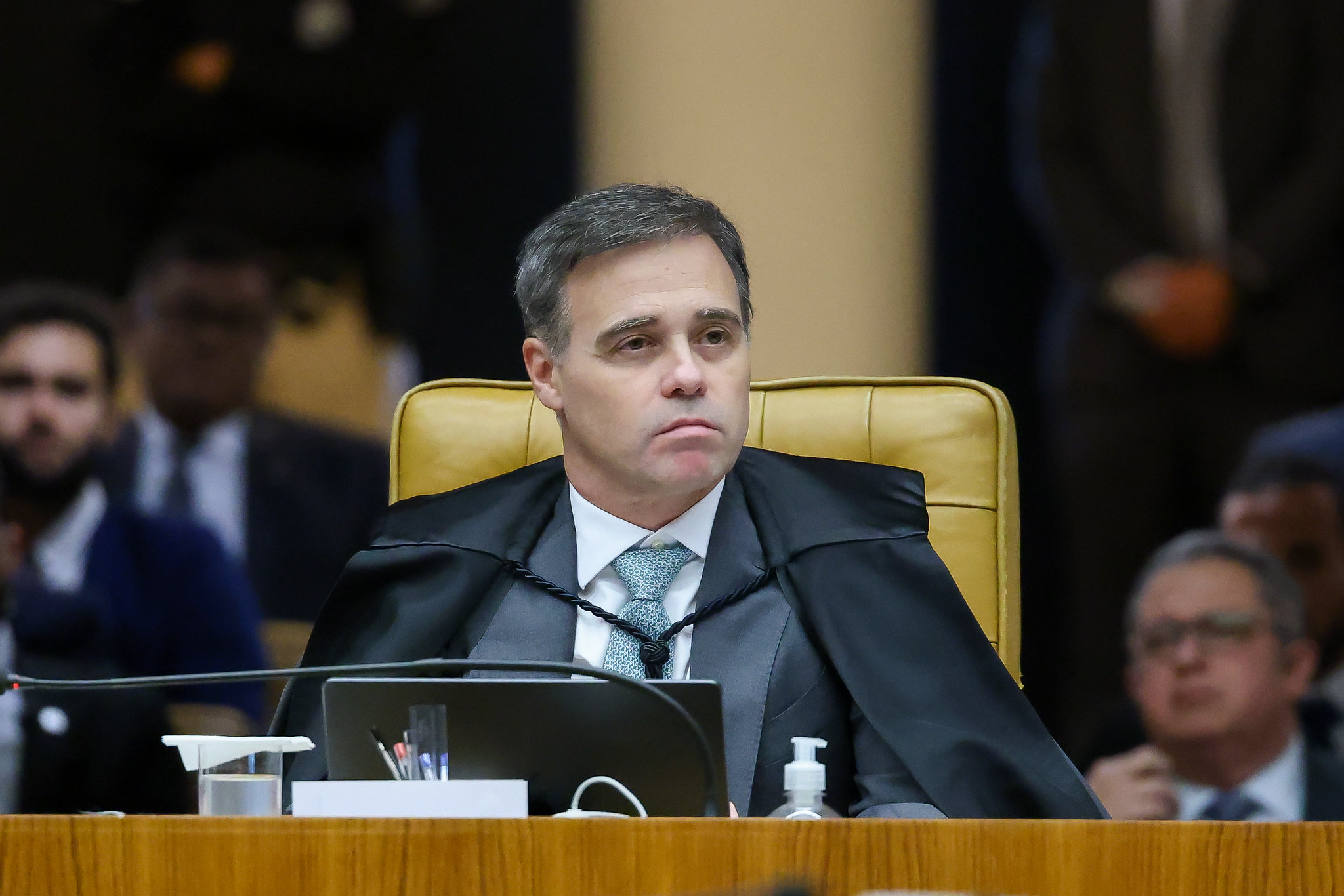 Mendonça cita compra de terno para defender apuração contra Moraes