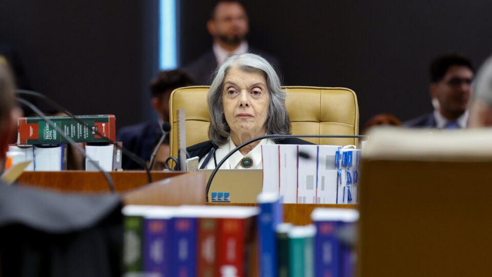 Cármen Lúcia se diz “envergonhada” e triste por momento do STF no julgamento de Moraes