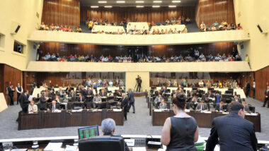 Sessão plenária na Assembleia Legislativa do Paraná