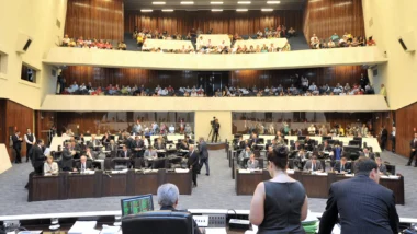 Sessão plenária na Assembleia Legislativa do Paraná