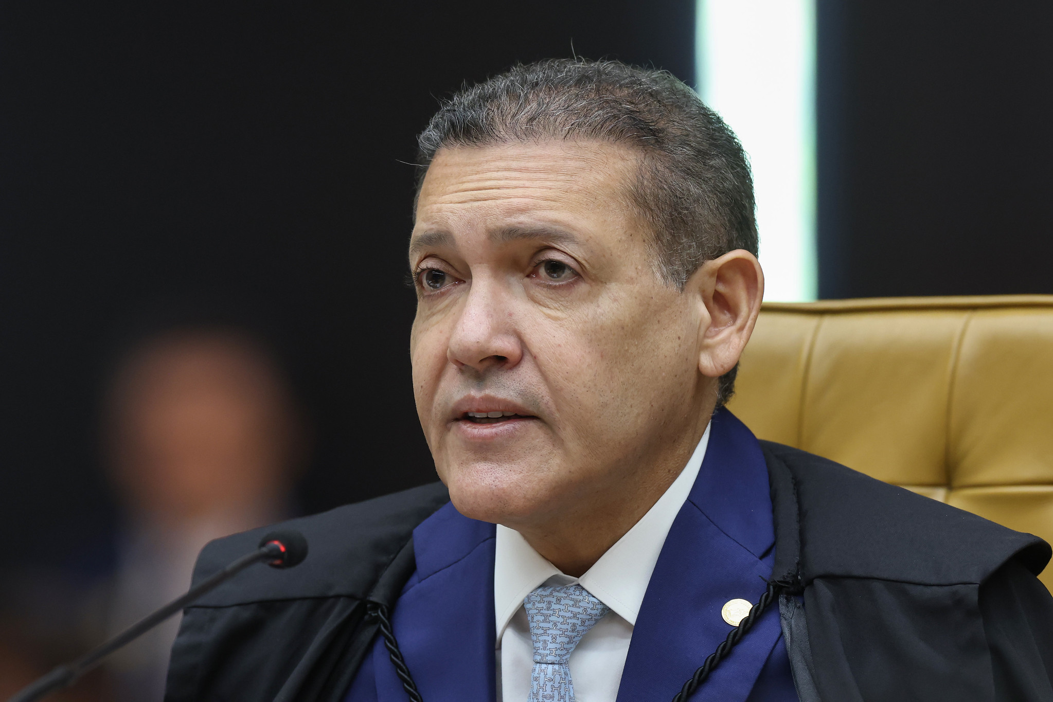 Troca de mensagens entre ministros do STF expõe embates envolvendo Kassio Nunes Marques, Gilmar Mendes e Luiz Fux.