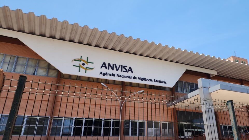 Anvisa suspende testes de nova terapia da Novartis após morte de pacientes