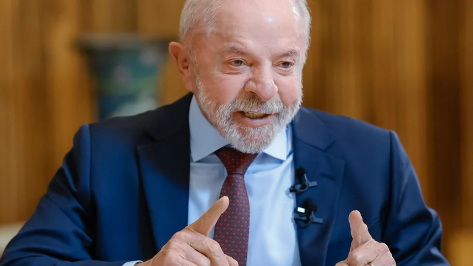 Lula resgata crise da pandemia em nova ofensiva contra Flávio Bolsonaro.