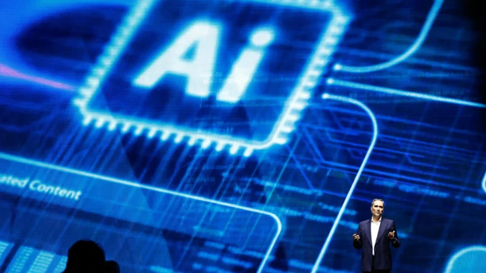 Executivo da COO of Infineon, Alexander Gorski, fala sobre a Inteligência Artificial durante conferência em Taiwan.