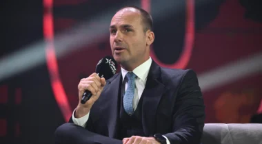 Ex-deputado federal terá reunião em Washington para debater sanções contra Moraes.
