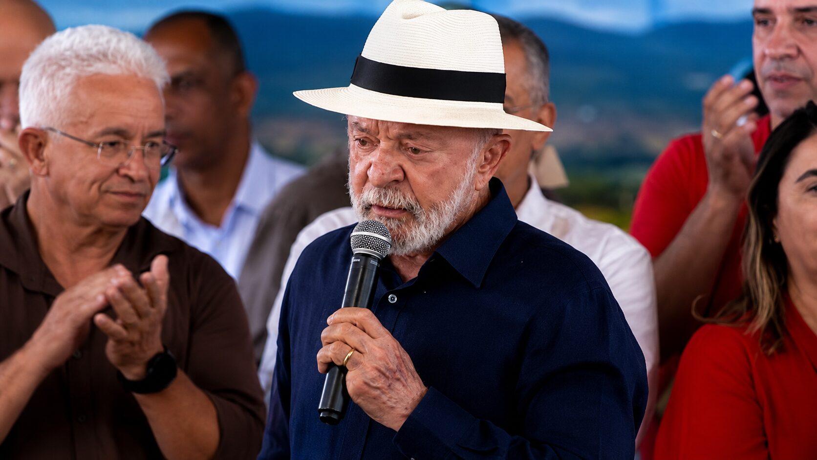 Lula ataca Flávio e chama filme sobre Bolsonaro de “mequetrefe”