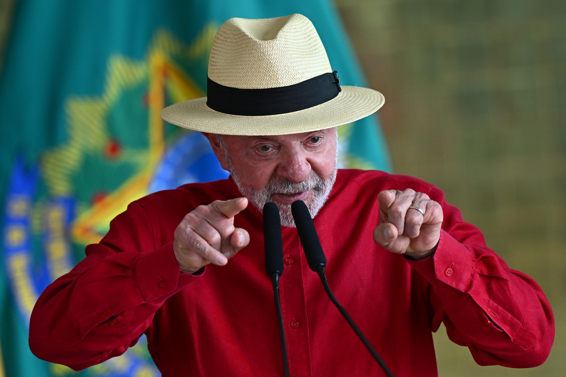 Lula diz que usava “sangue de Cristo” para explicar vermelho da bandeira do PT