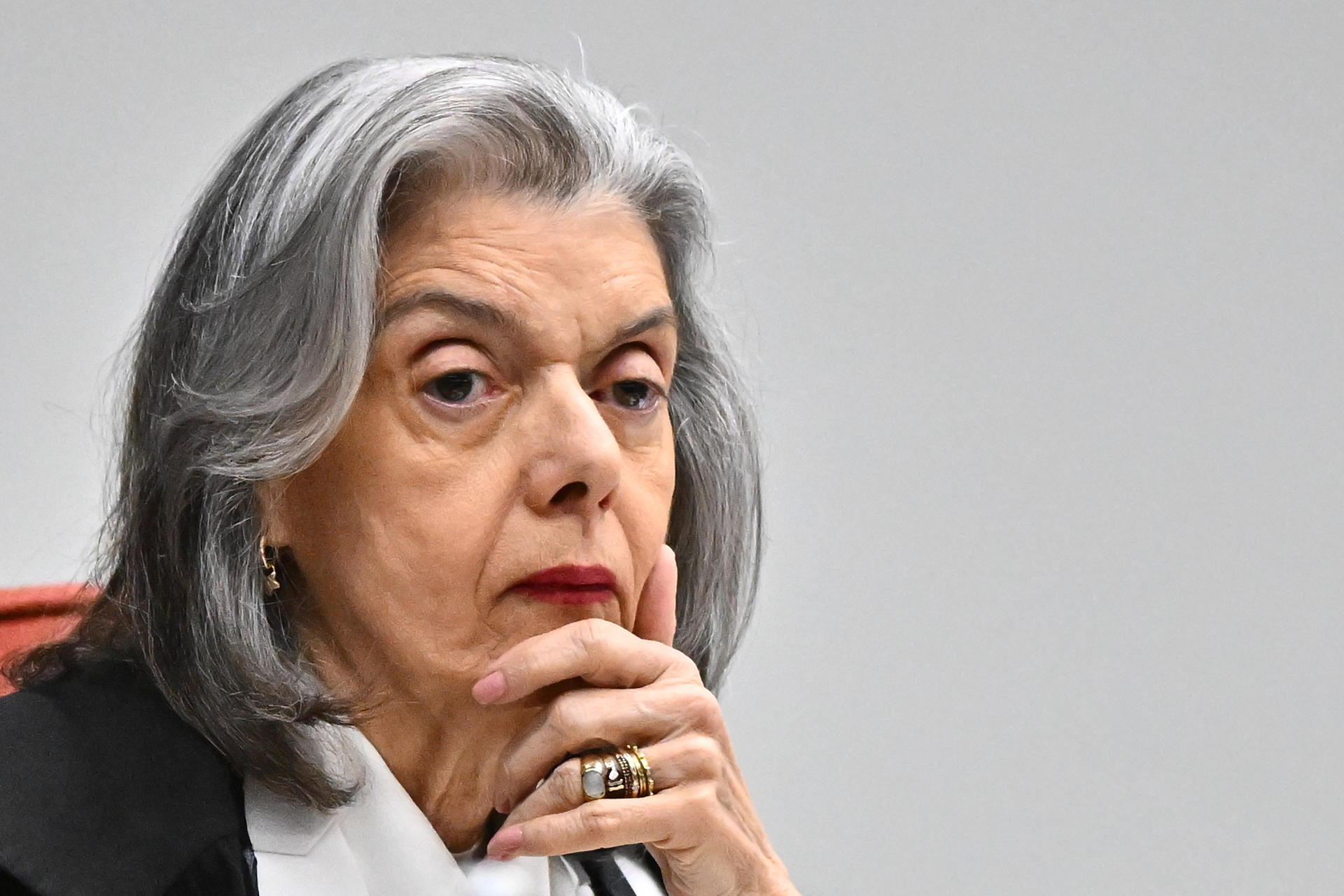 Ministra Cármen Lúcia expressa tristeza com atual momento do STF