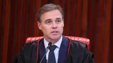 Mendonça rejeita ação contra reajuste do Bolsa Família sem analisar o mérito