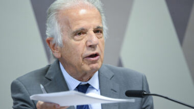 Contato de José Múcio Monteiro encaminhou mensagens pedindo doação de R$ 5 para evento beneficente.