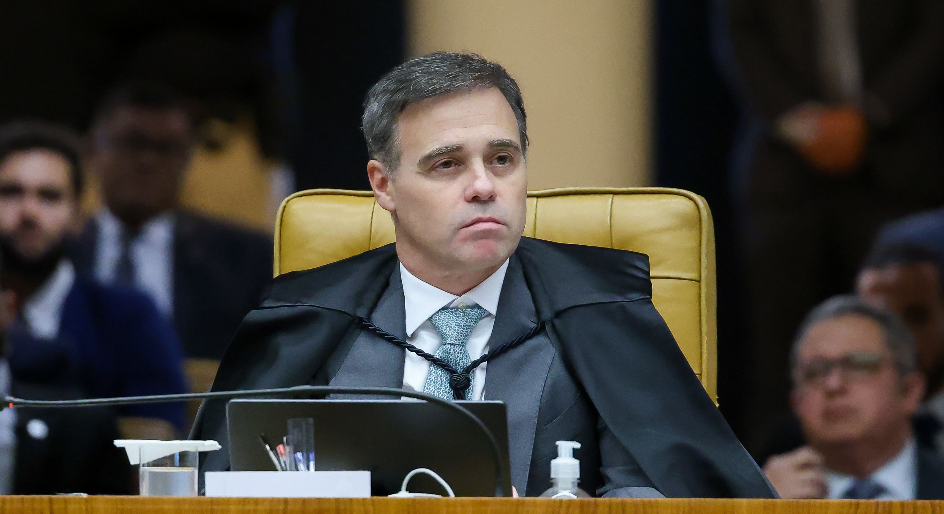 Gilmar Mendes coloca a fé de André Mendonça no banco dos réus