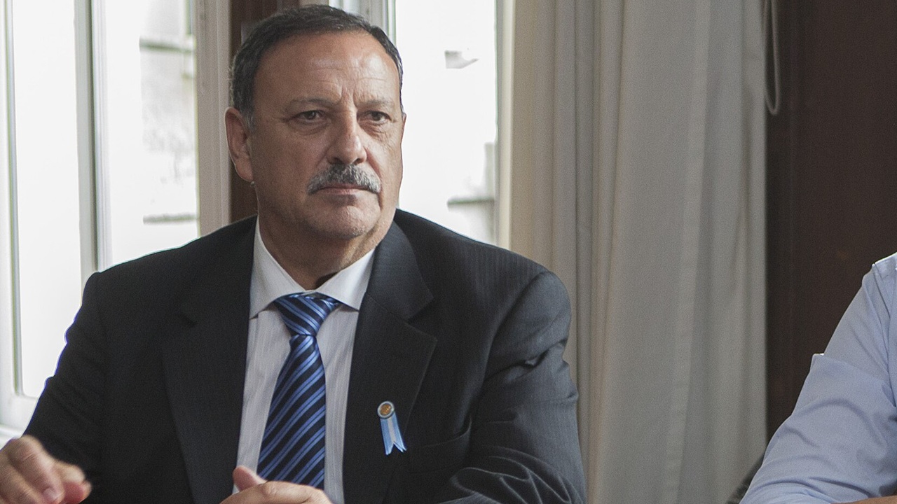 Governador peronista caloteiro lança moeda local para desafiar Milei
