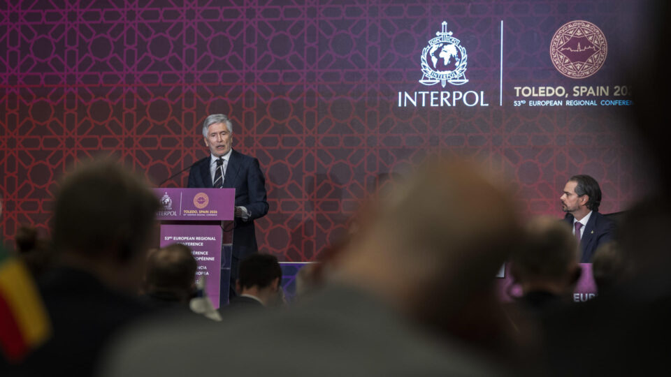 Interpol usa IA para identificar 126 suspeitos de terrorismo em operação inédita