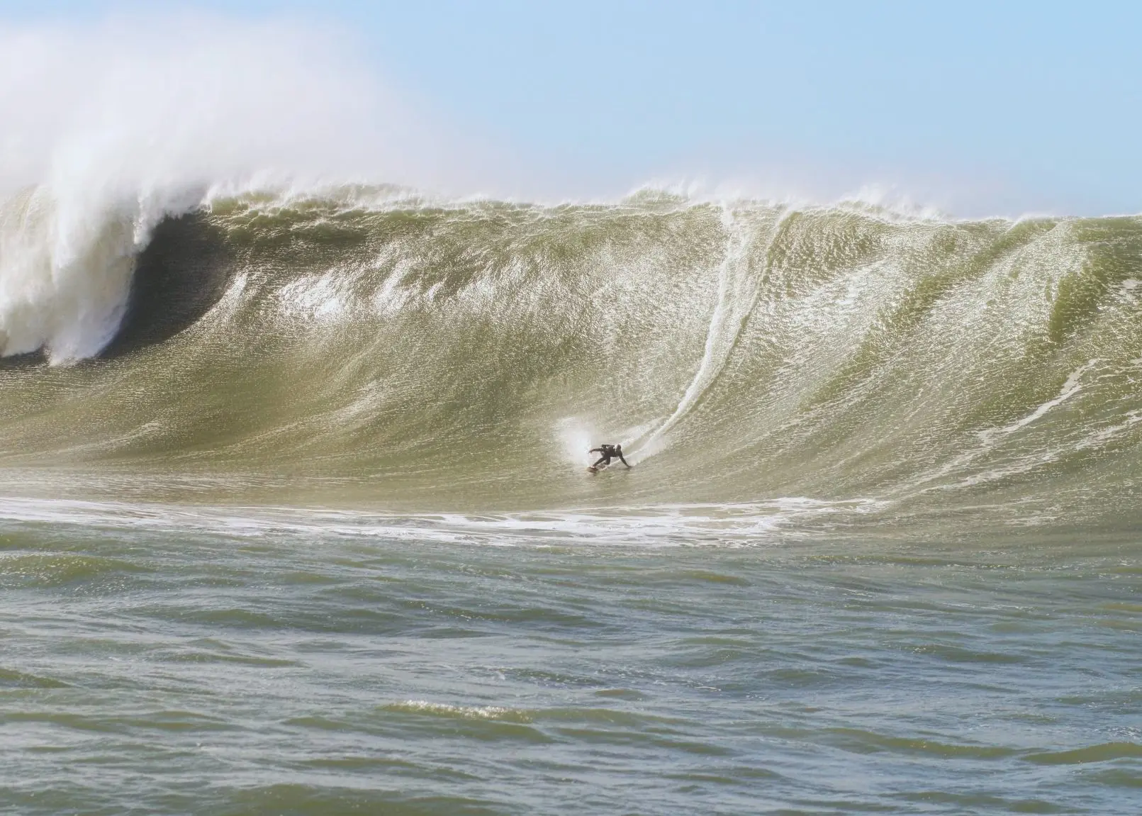 A Lei nº 15.461, sancionada em 7 de julho, formalizou o reconhecimento do município como sede da maior onda surfada e registrada no país, no ponto conhecido como Laje da Jagua.