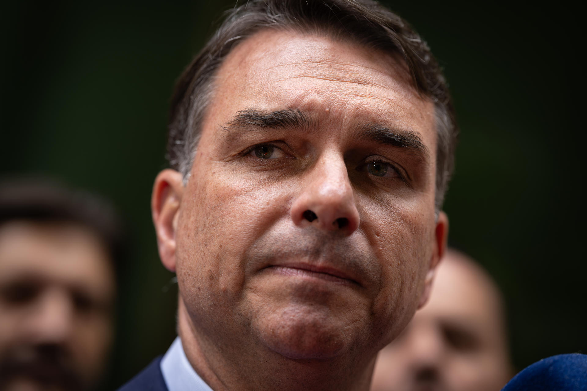 Flávio Bolsonaro reage a foto de Gonet com Vorcaro: “rindo da cara do povo sofrido”
