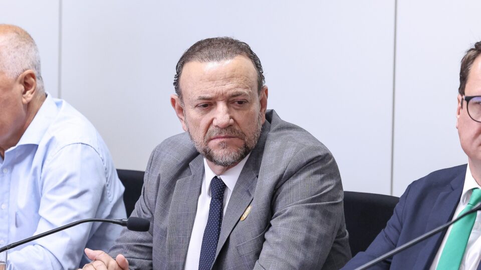 Edinho Silva diz que vista de Dino não afeta Lula um dia após admitir desgaste com crise no STF