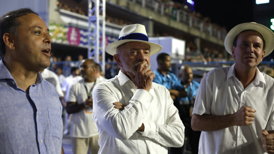 TSE admite ação de Flávio contra Lula por desfile da Acadêmicos de Niterói