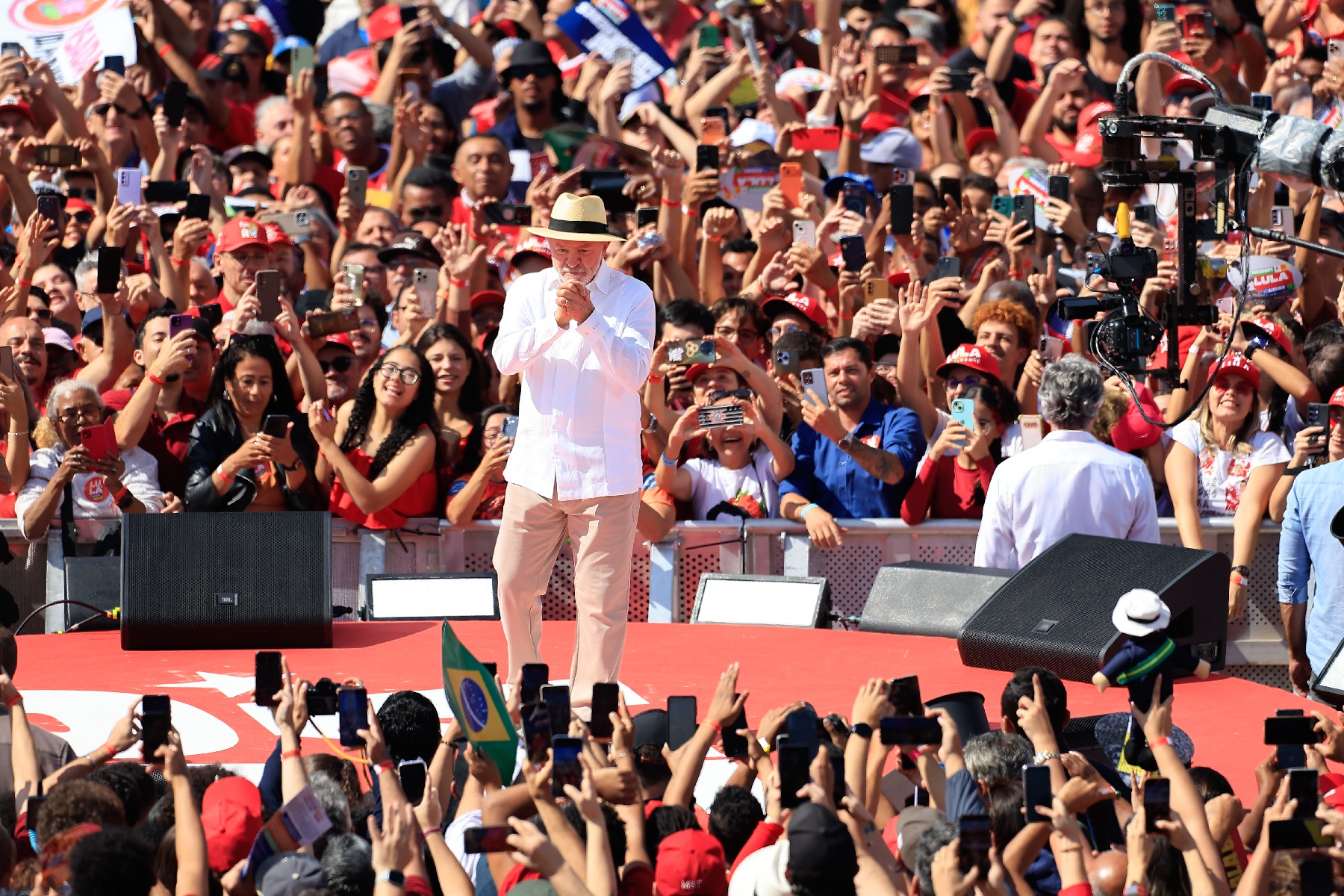 Lula diz querer vencer eleição para “manter Bolsonaro na cadeia”