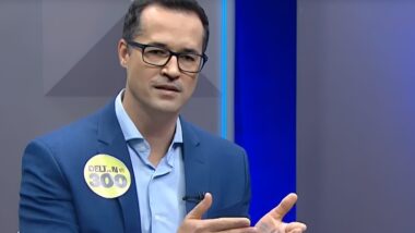 Decisão liminar suspende campanha do ex-procurador da Lava Jato ao Senado; caso será julgado pelo plenário do TSE.