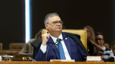 Ministro citou esquema do Banco Master, que utilizou labirinto para ocultar fraude em ativos.