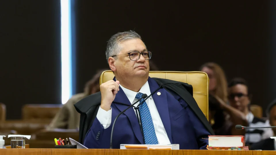 Ministro citou esquema do Banco Master, que utilizou labirinto para ocultar fraude em ativos.